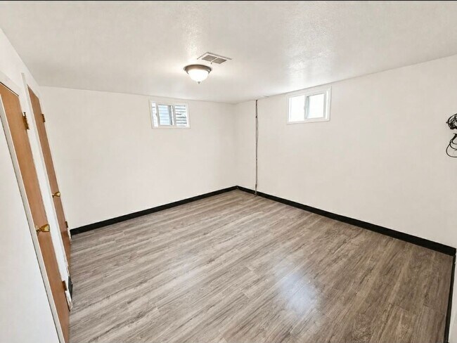 Building Photo - 505 13th Ave