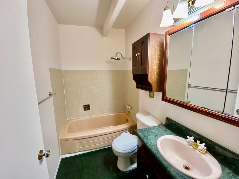 Building Photo - Bellevue Home!!!