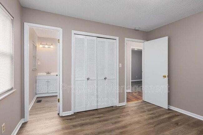 Building Photo - 340 Chapel Cir