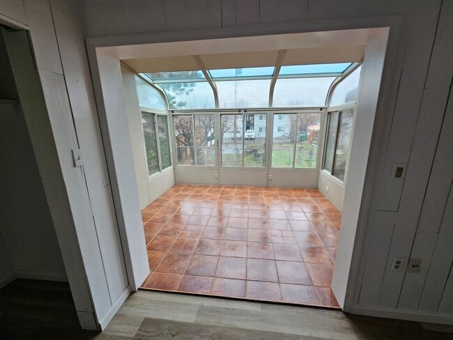 Building Photo - 128-130 Arletta