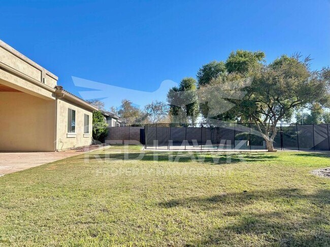 Building Photo - 863 W Bluebird Dr