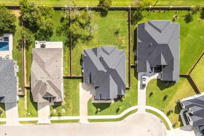 Building Photo - 2302 Royal Dove Ln