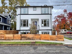 Building Photo - 5886 SE 46th Ave