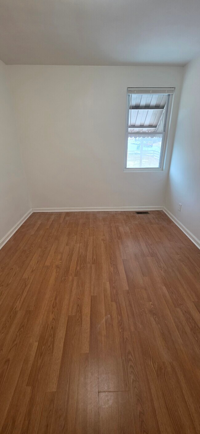 Building Photo - 8558 Willow Oak Rd