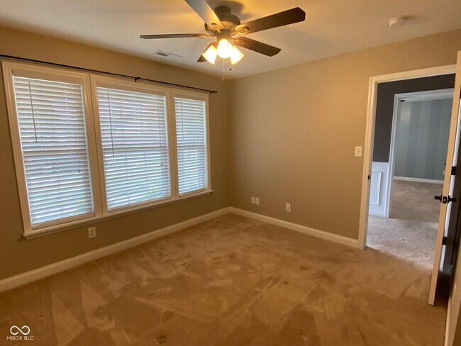 Building Photo - 6750 Woodcrest Dr