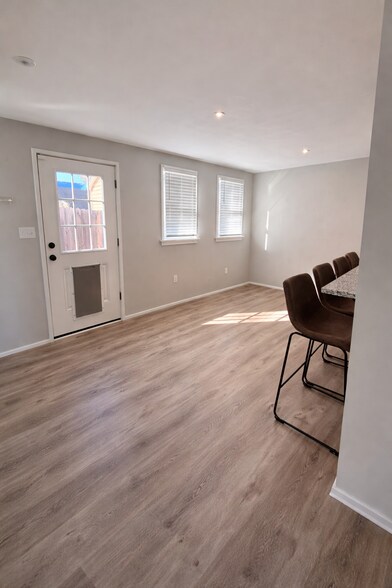 Building Photo - 421 N Ohio St