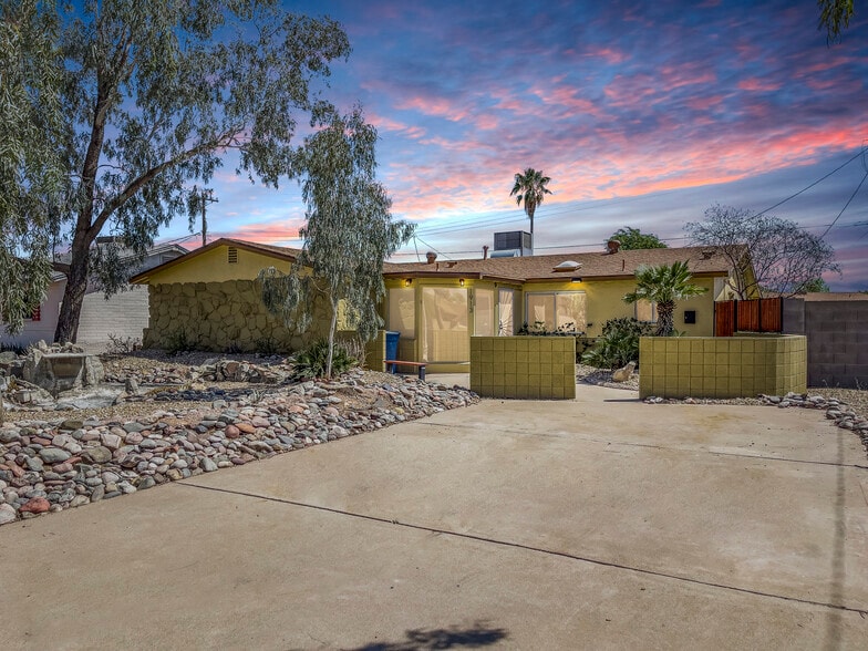 Building Photo - 1913 E El Parque Dr