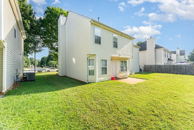 Building Photo - 3624 Pauline Ln