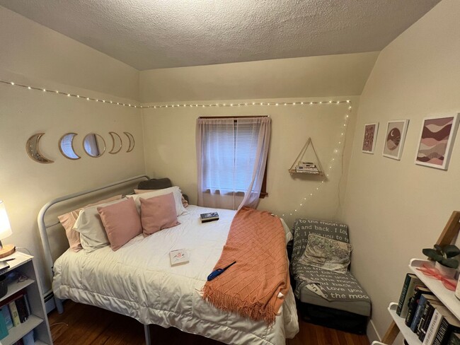 Building Photo - 211-213 Holland Street