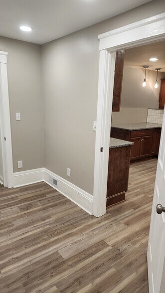 Building Photo - 1301 Buhrer Ave