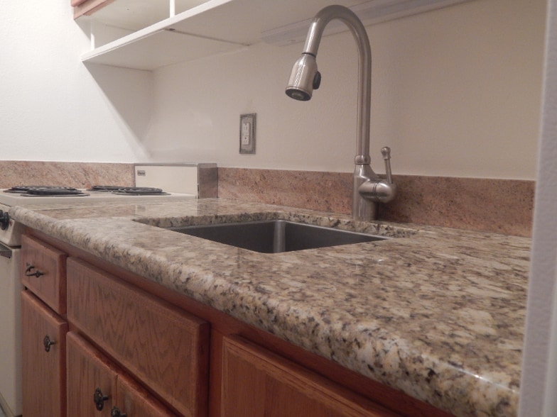 Building Photo - 2328 Hoyt Ave