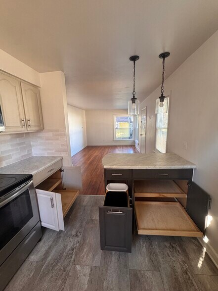 Building Photo - 412 Adams Ave