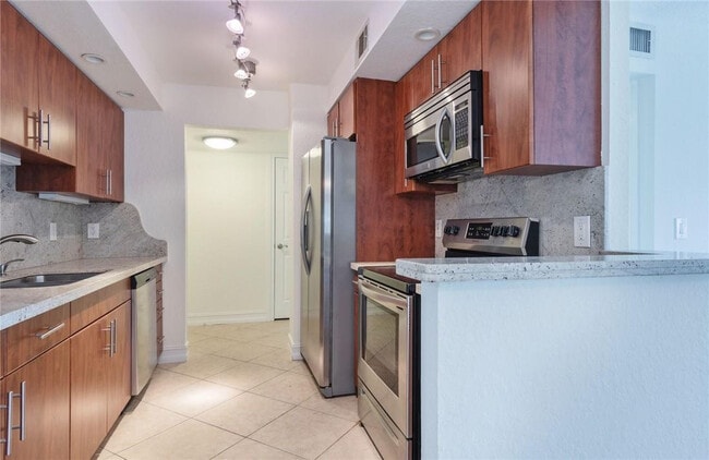 Building Photo - 950 Ponce De Leon Rd