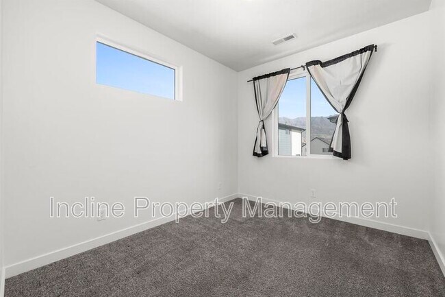 Building Photo - 407 S Meadow Garden Rd
