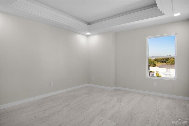 Building Photo - 2204 Corales St