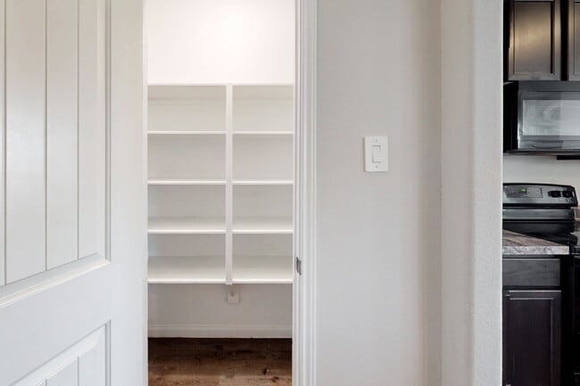 Building Photo - 968 Rice Dr