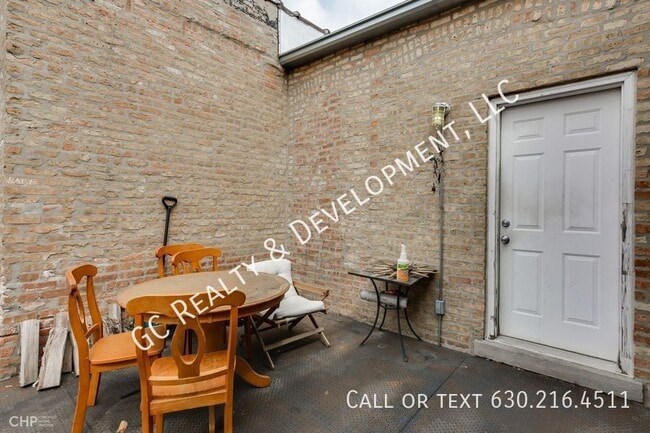 Building Photo - 3205 W Division St