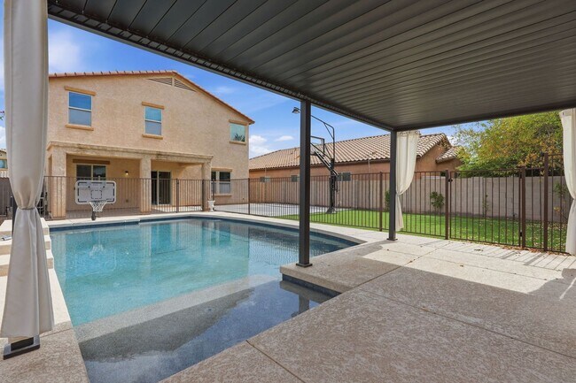 Building Photo - Spacious 4 Bedroom 2 Bath In Peoria with Pool and Sports Court