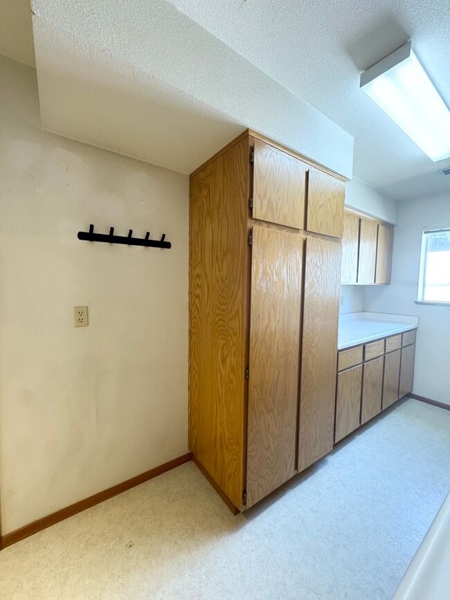 Building Photo - 1855 Gold Hills Dr