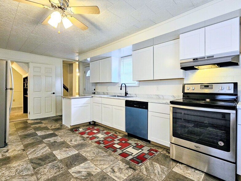 Building Photo - 103 Lincoln Ave