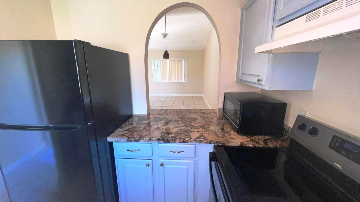 Building Photo - 2185 Pretty Ln