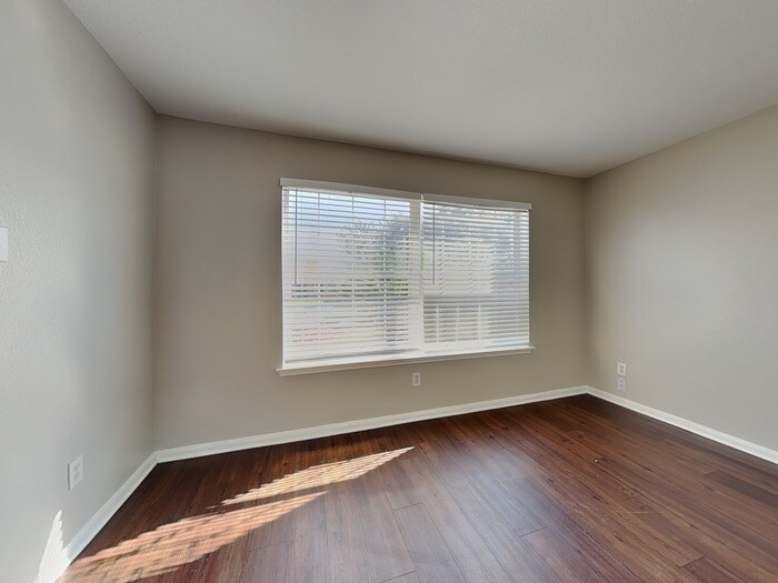 Building Photo - 10515 Berclair Dr