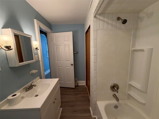 Building Photo - 190 Hawley St