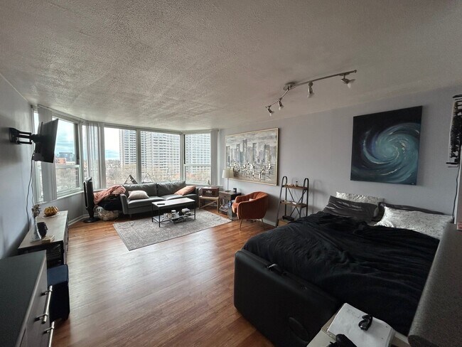 Building Photo - 720 W Gordon Terrace