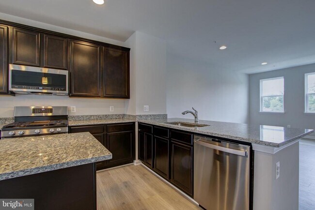 Building Photo - 14217 Travilah Rd