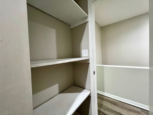 Building Photo - AVAILABLE JUNE (NO PETS PERMITTED)