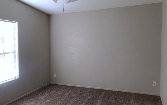 Building Photo - 3+2 Split Floor plan home in New Kingman