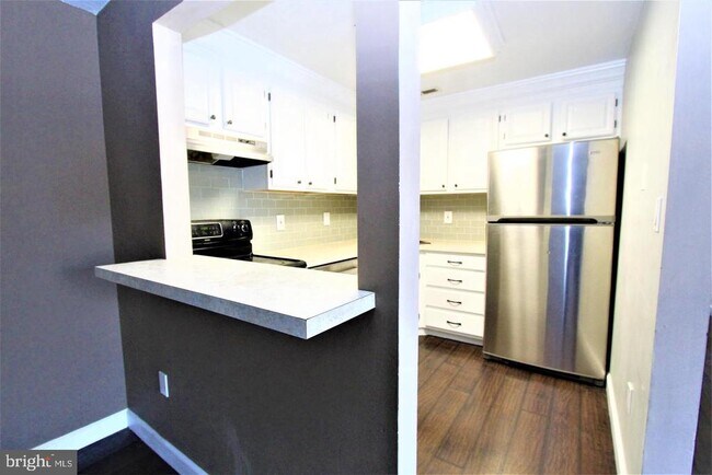 Building Photo - 604 Ravens Crest Dr