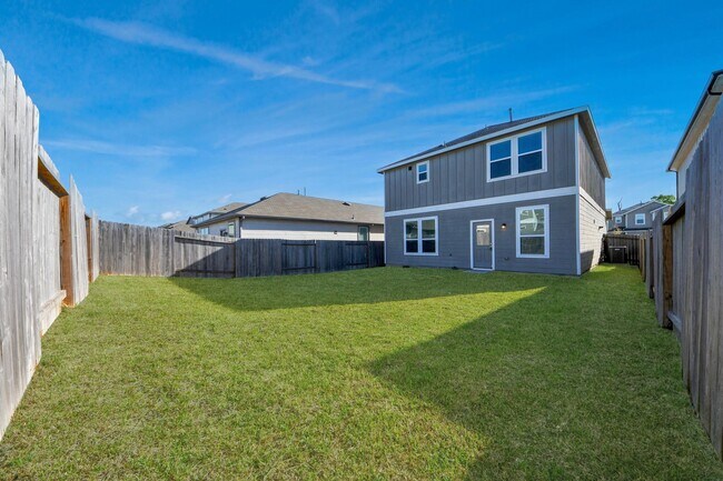 Building Photo - 25927 Chicory Dr