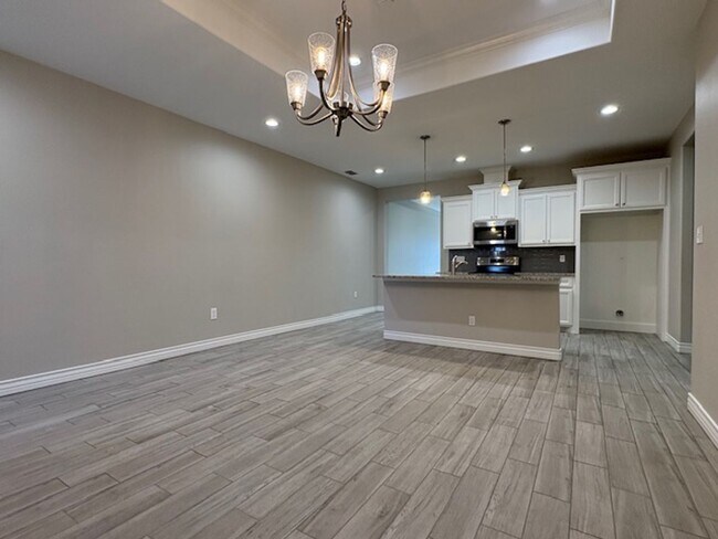 Building Photo - DCR602