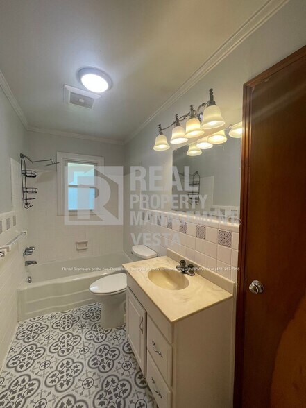 Building Photo - 2670 Pierce Dr N