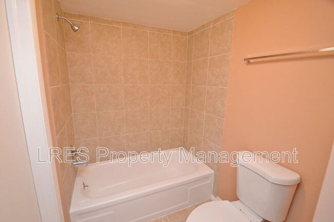 Building Photo - 300 Cherokee Ct