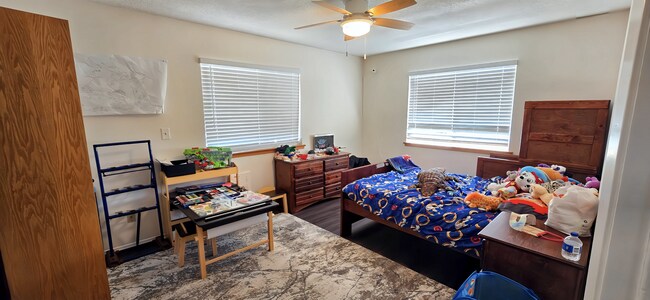 Building Photo - Spacious & Modern 5-Bedroom Retreat in Teh...