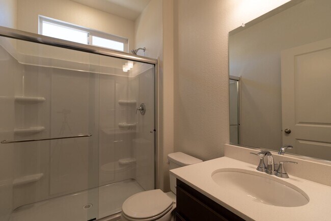 Building Photo - Stunning new home for rent in Manteca!