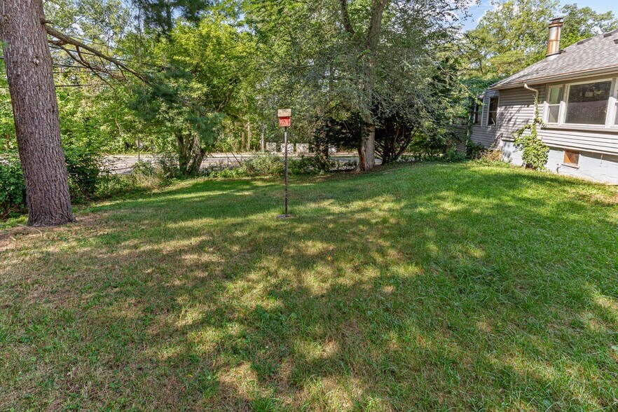 Building Photo - 2550 Loon Lake Rd