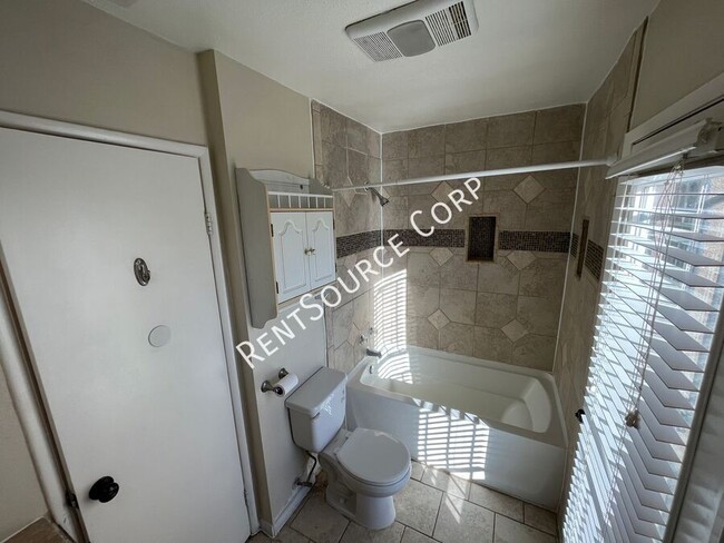 Building Photo - COMING SOON - 2 Bedroom Home For Rent in W...