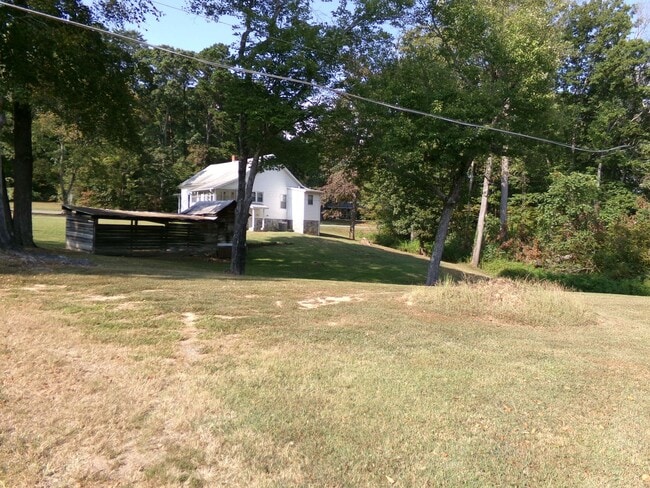 Building Photo - Country Living