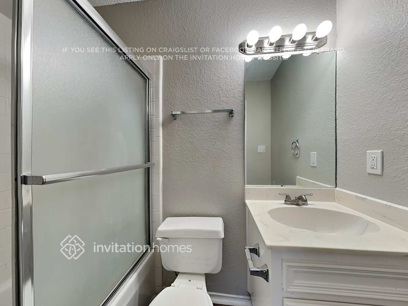 Building Photo - 1001 Apache Oaks Dr