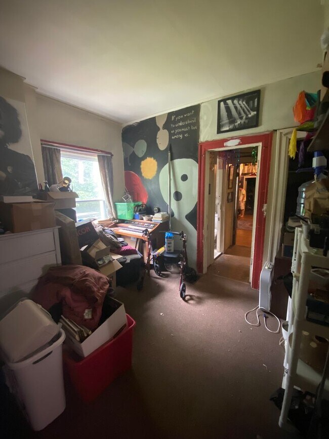 Building Photo - 560-2 Allen - Available 6/1/26 Spacious 2nd/3rd Floor Duplex With 3 Full Baths