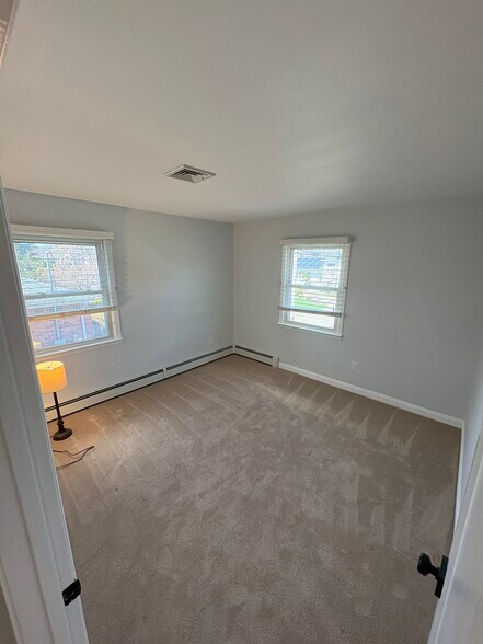 Building Photo - 121 Henry St