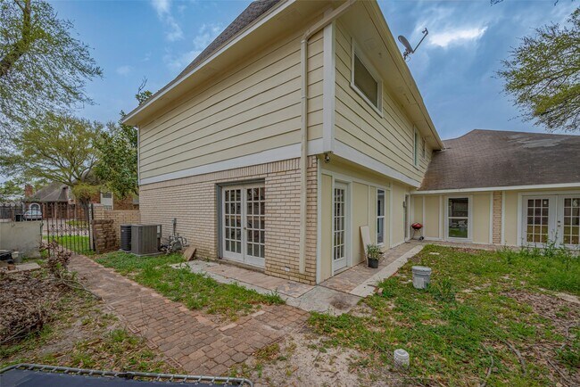 Building Photo - 4015 Black Locust Dr
