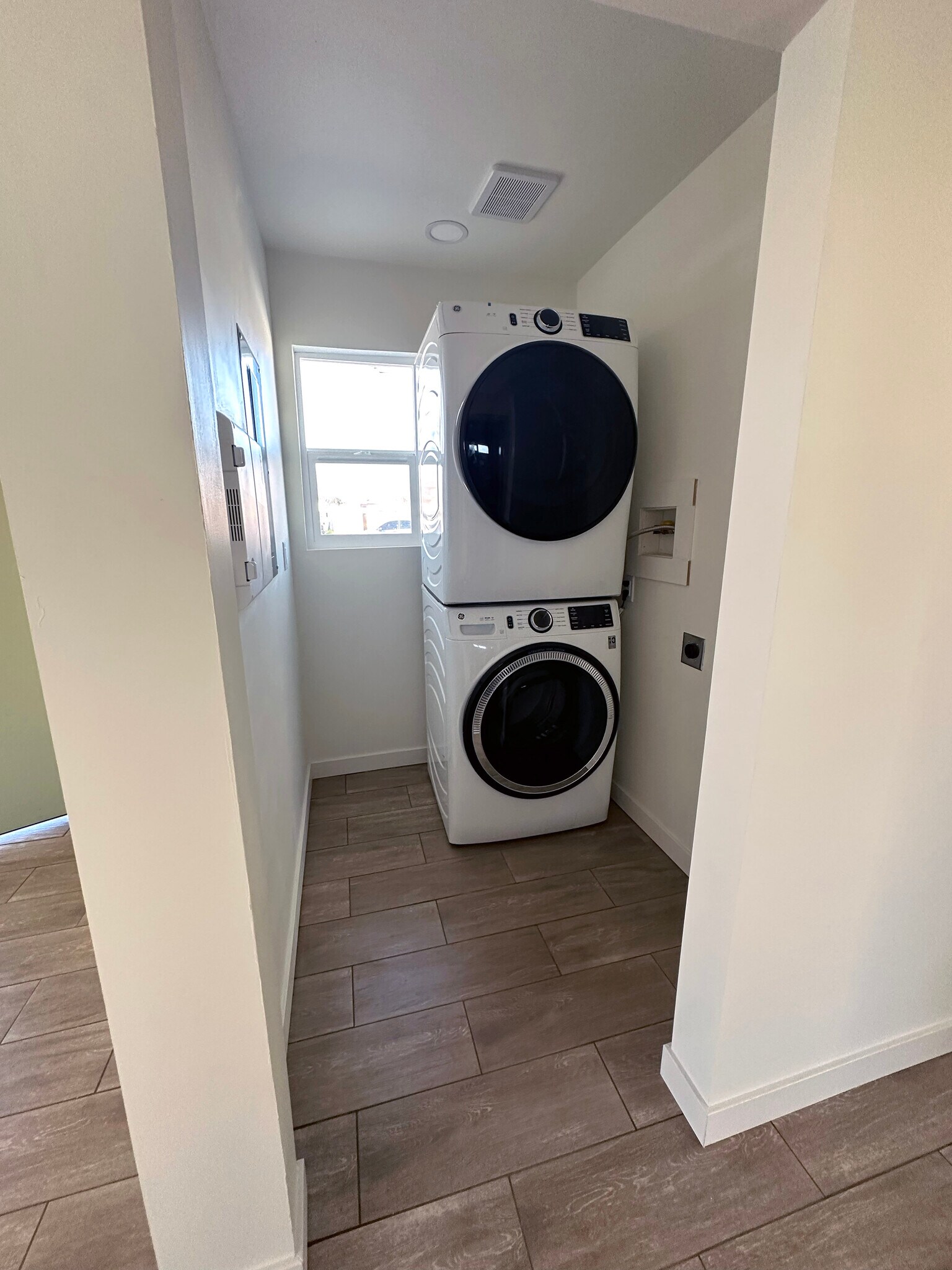 Laundry room - 11090 Sanchez St