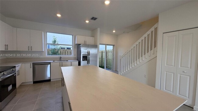 Building Photo - 1096 NW 2nd Ter