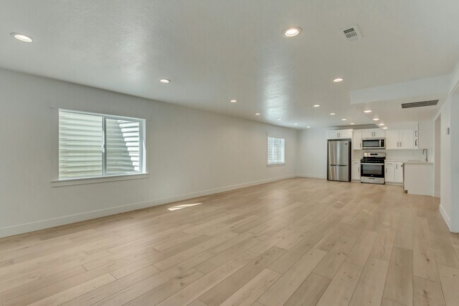 Primary Photo - 1241 Boxelder Dr