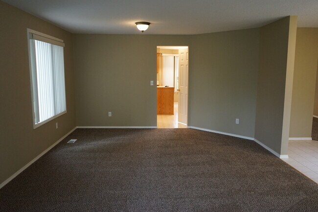 Building Photo - 9404 NE 26th Ct