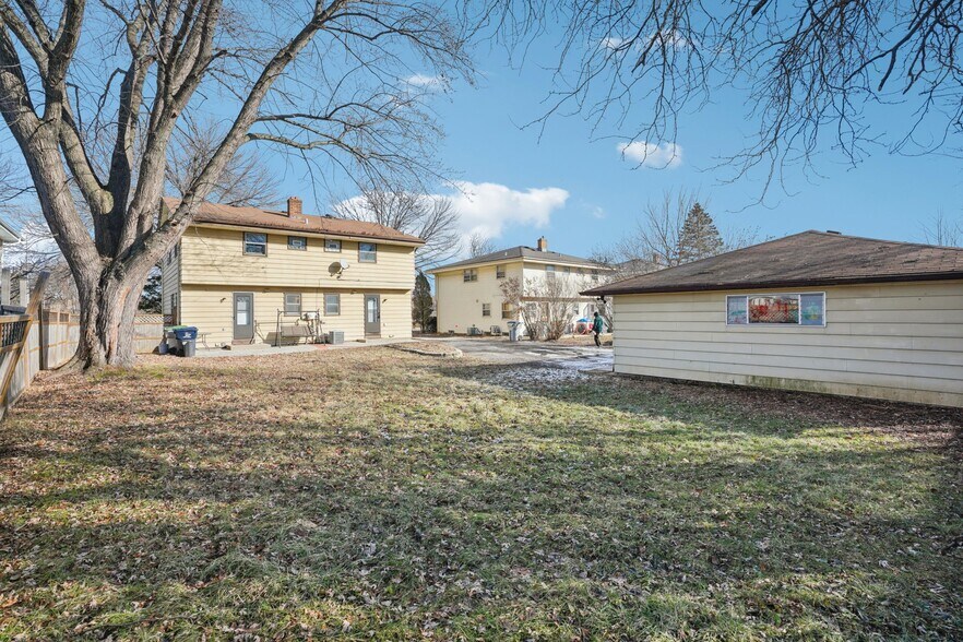 Building Photo - 10783 W Appleton Ave